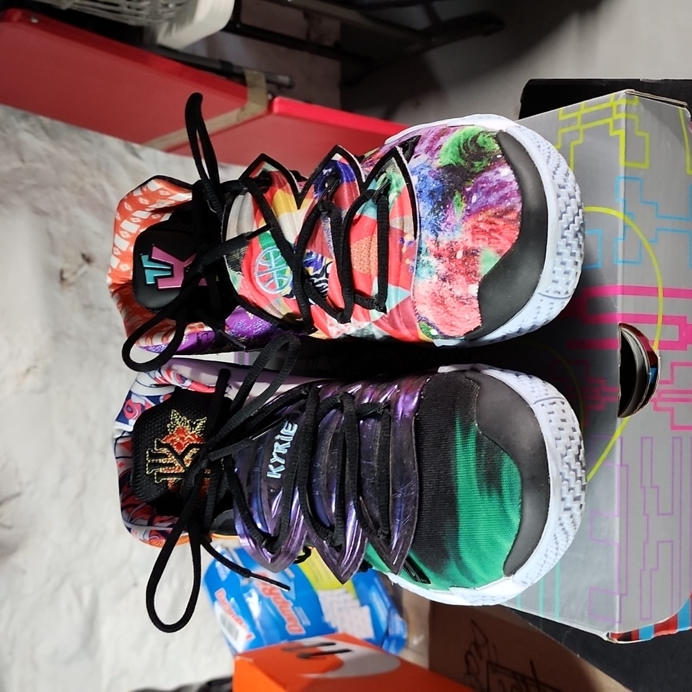 Kyrie Mid